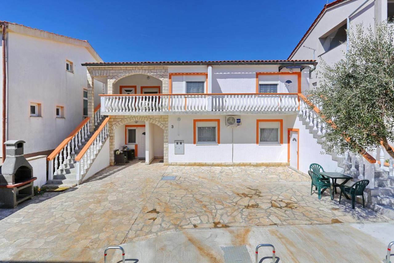 Apartments Marino Vir Luaran gambar