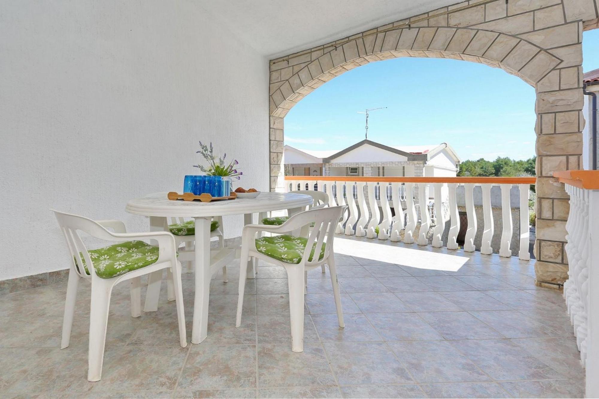 Apartments Marino Vir Luaran gambar