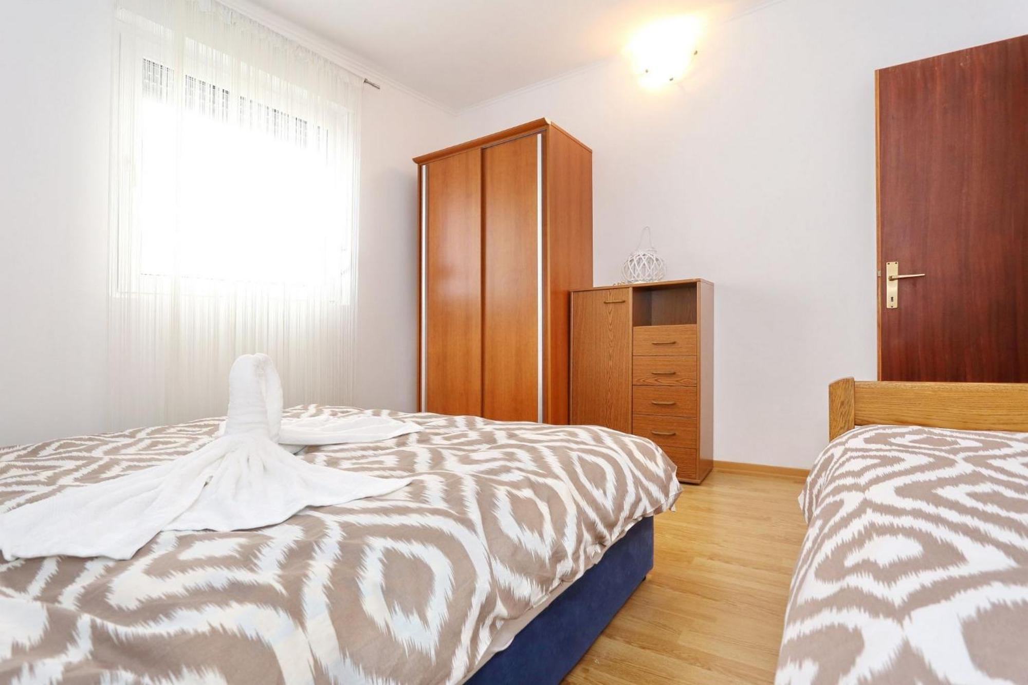 Apartments Marino Vir Luaran gambar